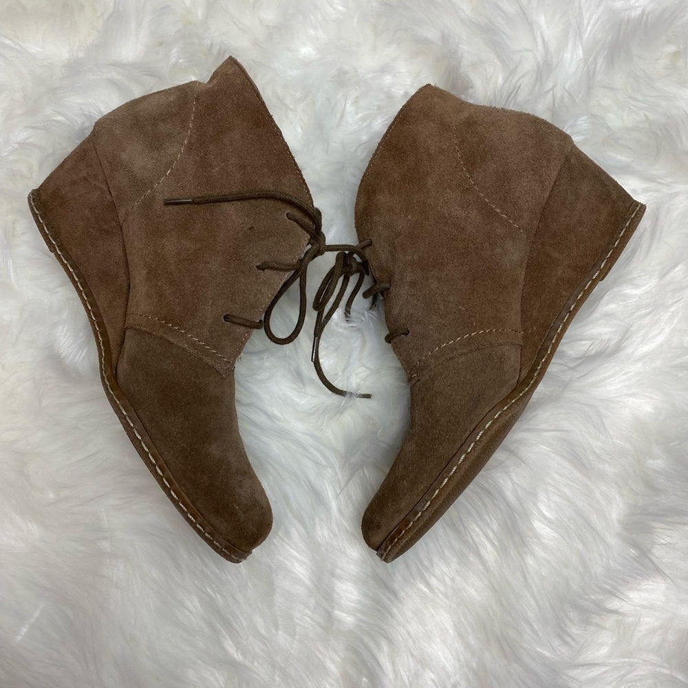 Franco Sarto Chukka Lace-Up Boots Booties Wedge Desert Sand Suede 9 GUC - Picture 2 of 9